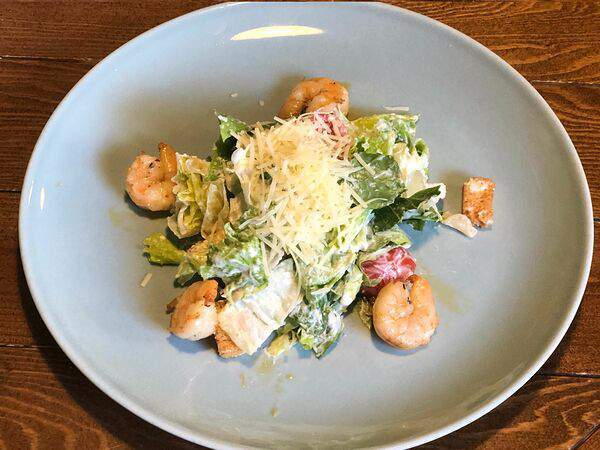 Полли - Салат Цезарь с креветками