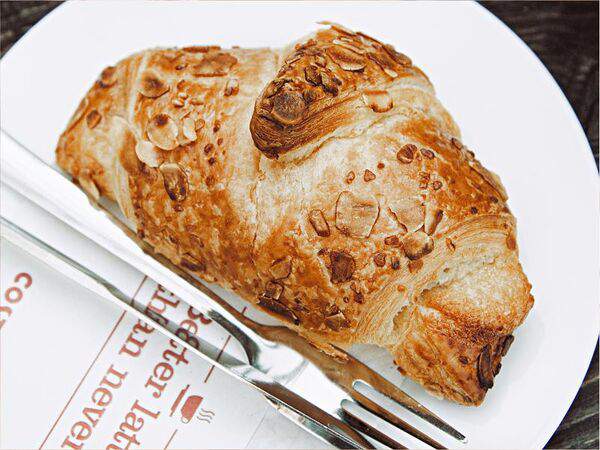 Costa Coffee - Круассан яблочный