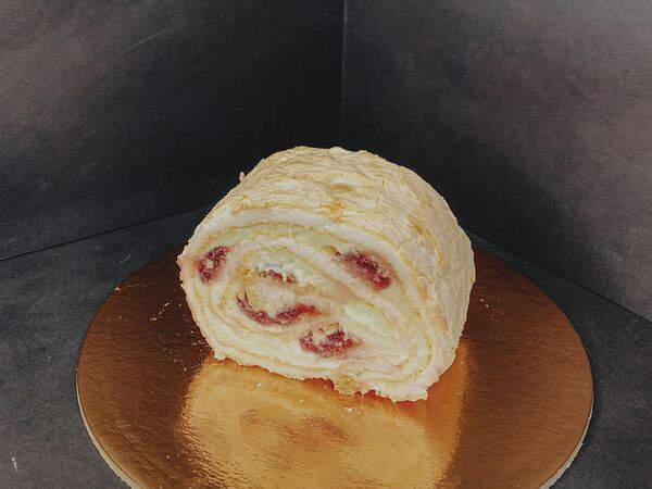 Fresh Market - Меренговый рулет Фисташковый с вишней