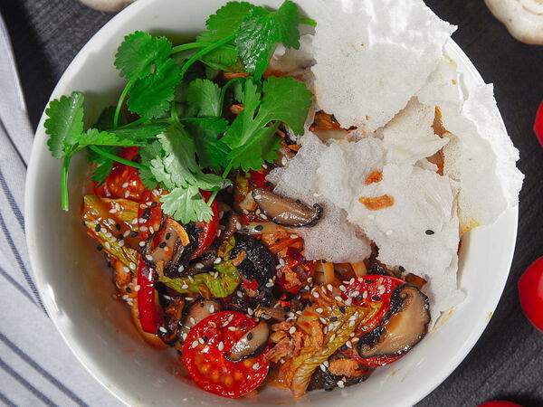 Bruce & Lee - Вок с овощами в соусе тонкацу