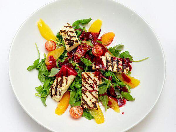 АндерСон - Теплый салат с халуми, апельсином и овощами