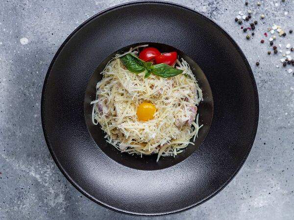 Gagarin Gastro Bar - Паста Карбонара с беконом и цыпленком