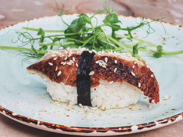 Chocolate lounge cafe - Суши с угрем