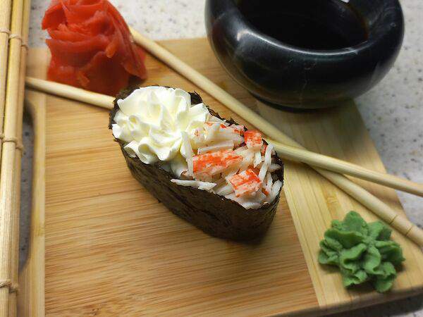 Скушай Суши - Сырный гункан с крабом