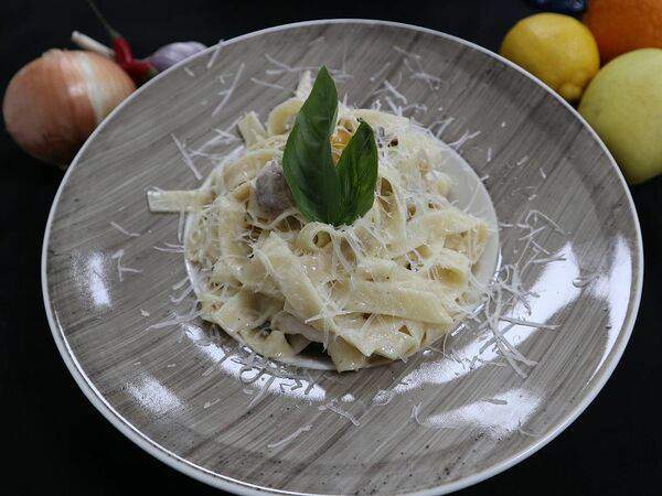 Салтанат сарайы - Феттуччине с курицей и грибами