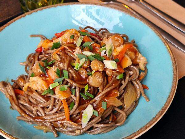 Щэлям - Лапша Удон с курицей и креветками