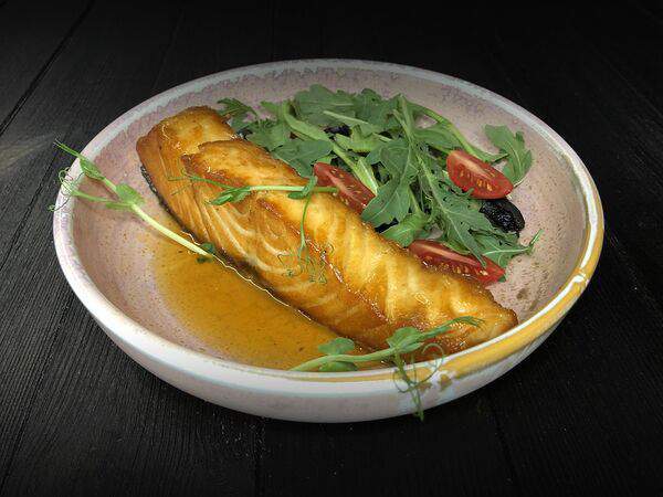 Best Hall - Лосось в цитрусово-имбирном соусе