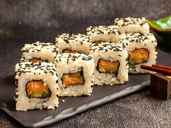 Большие Тарелки - Калифорния с Лососем в кунжуте