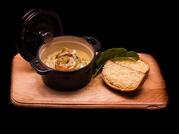 Хата - Креветки в соусе песто