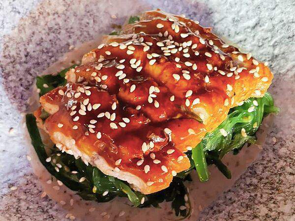 Praslin - Салат с угрем и водорослями ульва лактука