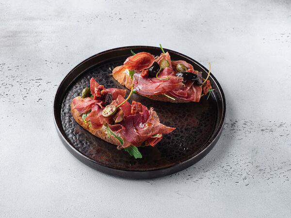 GARRY BAR - Брускетта с брезаолой и прошутто