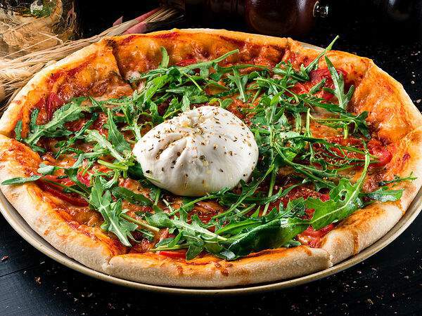 Березка - Пицца с томатами и сыром буррата