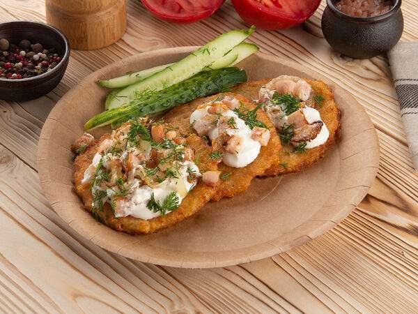 Пiльна Вiльня - Драники с беконом и чесночным соусом