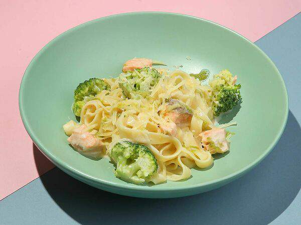 Корица - Паста с сёмгой и брокколи