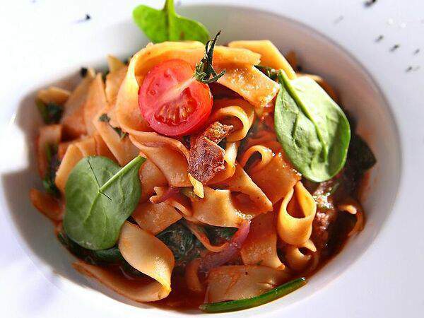 Vinograd - Феттуччине со шпинатом и говяжьей вырезкой