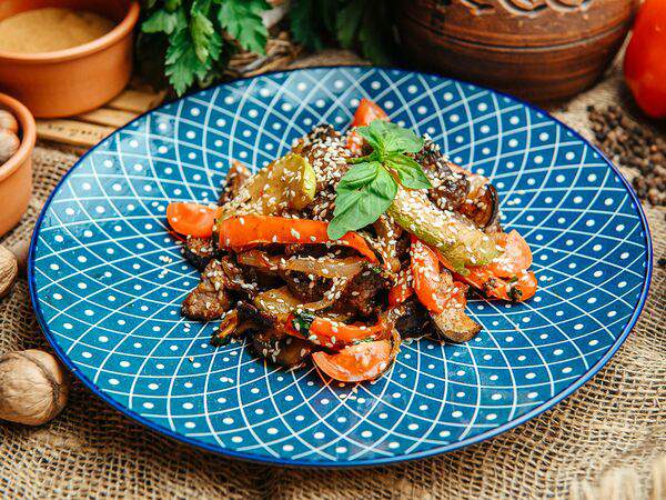 Hurma - Салат гриль с говядиной и овощами