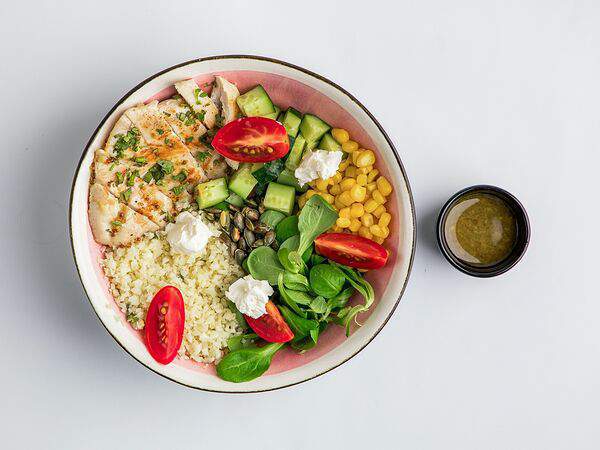 Coco Delivery - Боул с курицей на гриле и рисом из цветной капусты