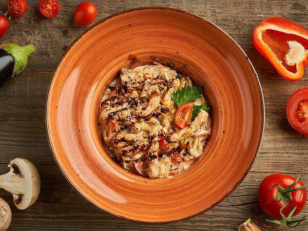 Luna lounge - Вок с цыпленком в сливочном соусе