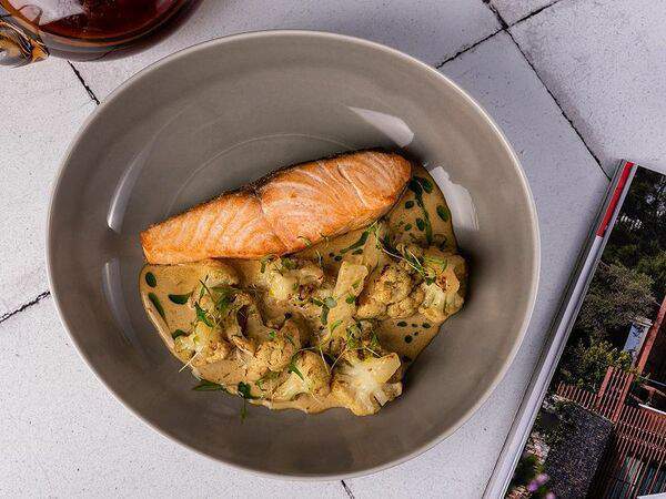 Mandarinka Restaurant & Bar - Лосось с цветной капустой карри