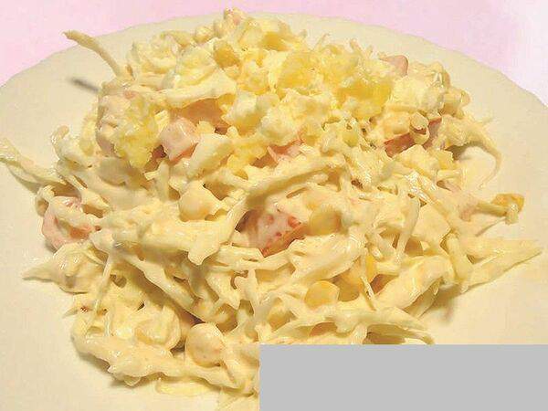 Лунзян - Салат из капусты, помидоров, кукурузы с майонезом