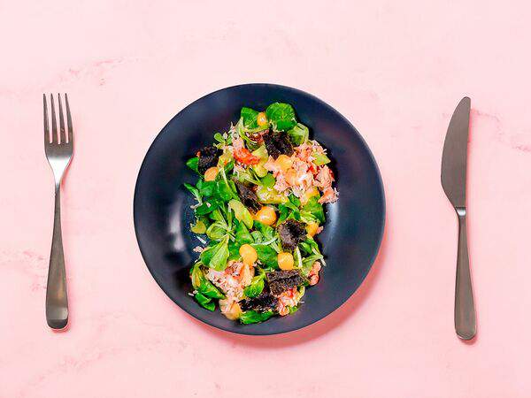 Caramelle Village - Салат с крабом и авокадо