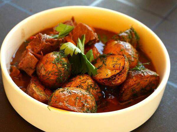 Ресторан 101 - Рагу из говяжьих щек с молодым картофелем