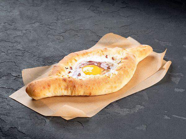 Домино - Хачапури по-аджарски С бастурмой