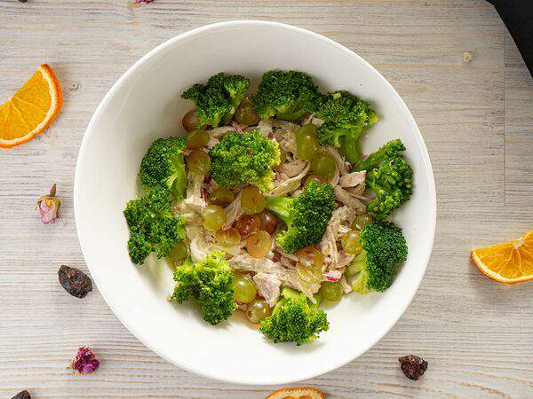 Вкусный бутик Нанэль - Салат с курицей и брокколи