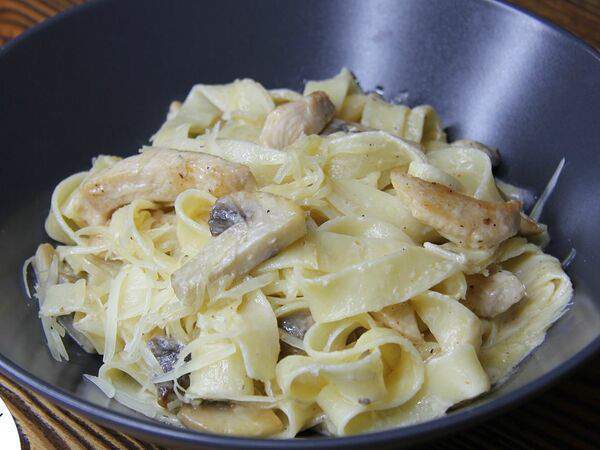 Шашлычный Двор - Паста с курицей и грибами