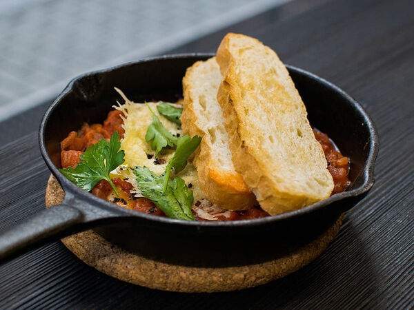 Bittersweet кофе & еда - Шакшука с харисой