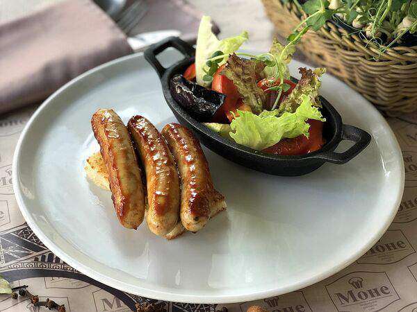 Моне - Пикантные колбаски с овощами