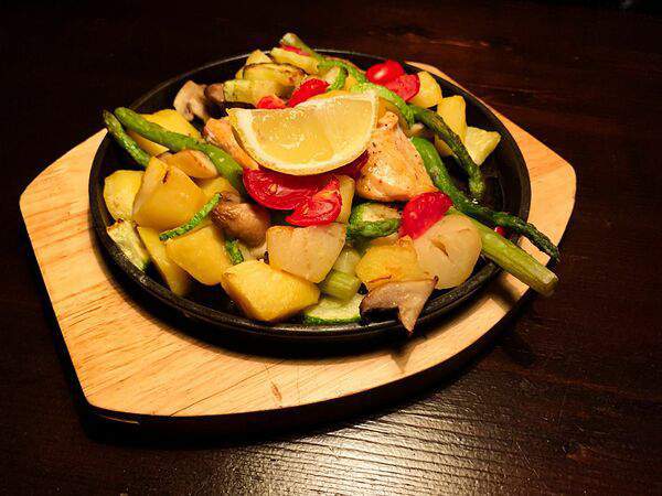 The Peashem - Семга, запеченная с овощами