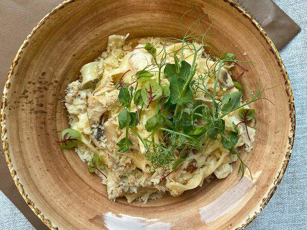 Пау Вау - Феттуччине с курицей и грибами