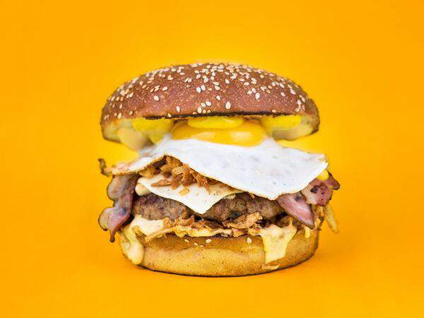 Yum Yum - БигБургер с говядиной и яйцом