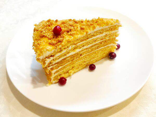 Брусника - Медовик торт