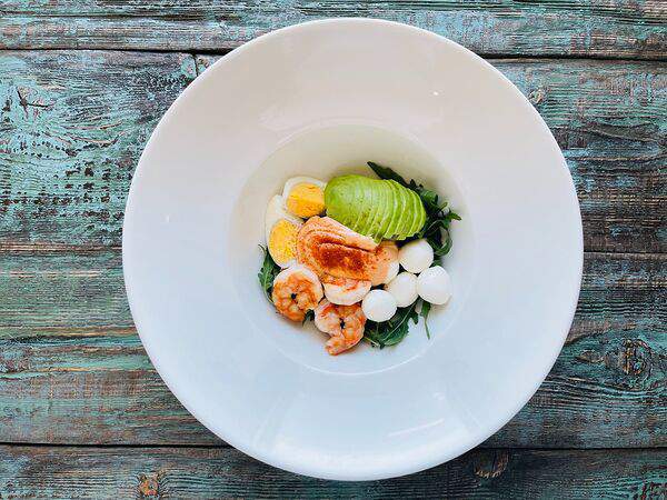 Стейк By Steak - Салат с креветками, авокадо и яйцом