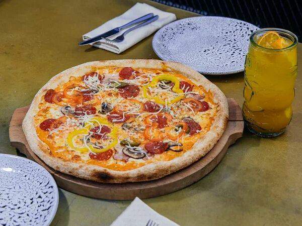 Burger and pizza 10 03 - Пикантная с салями и болгарским перцем