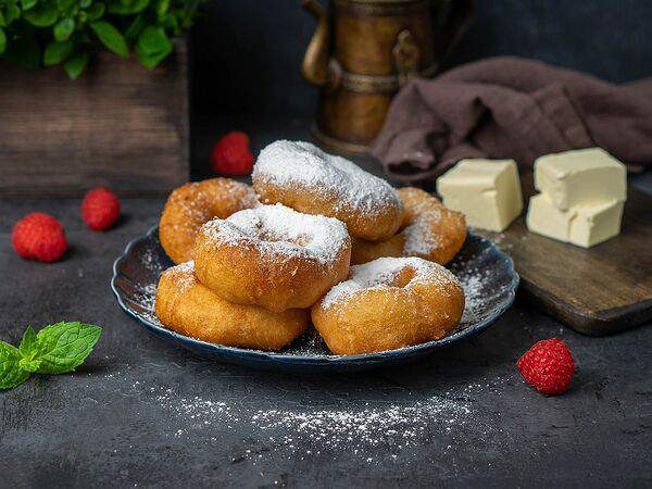 Пончики! Выпекаем на месте - Стандартная порция пончиков с сахарной пудрой