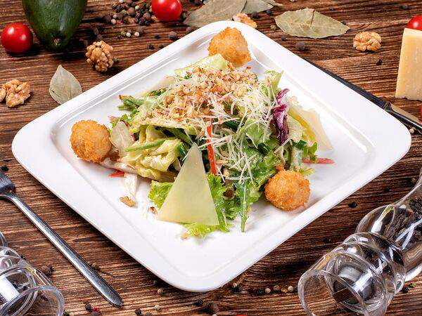 Bel Posto - Салат с сырными крокетами