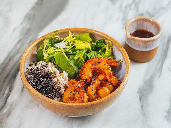 Выжималка - Боул с креветками, овощами, рисом и салатом