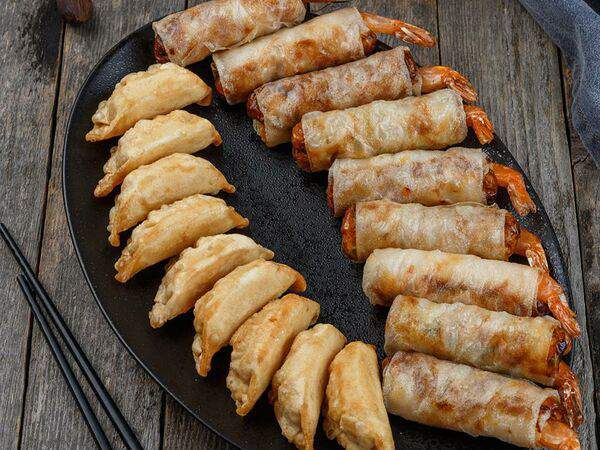 Дед Хо - Сет для троих: гёдза (9 шт.), нэм том (9 шт.)