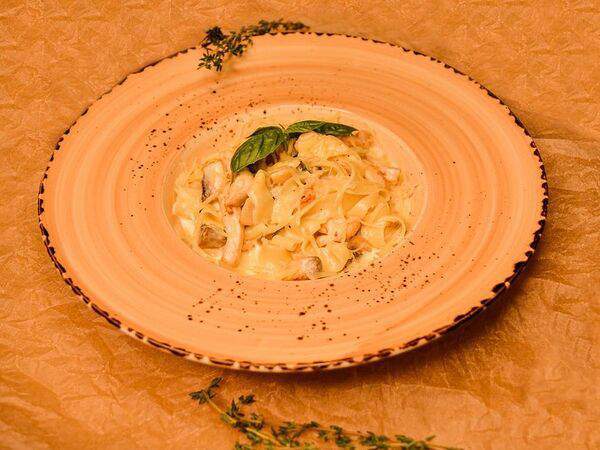 Resstogrill - Феттуччине с курицей и грибами