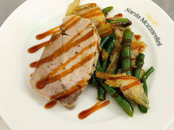 Santa Mozzarella - Свинина томленая в печи с фасолью и артишоками