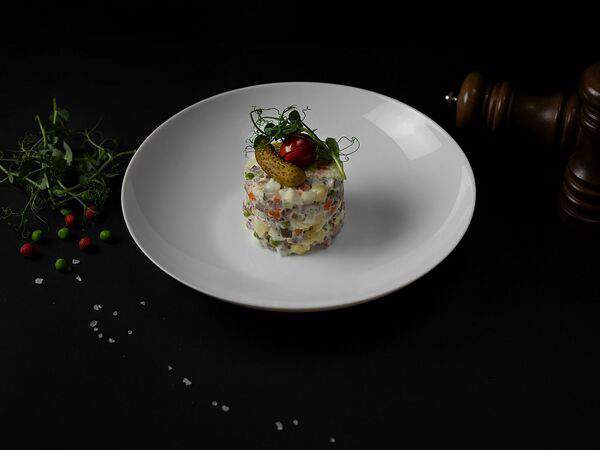 Four - Салат Оливье с ростбифом и маринованными овощами