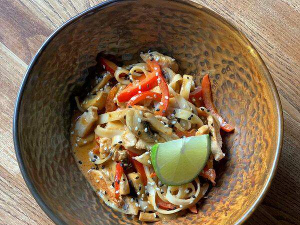 Sw bar - Удон том-ям с курицей