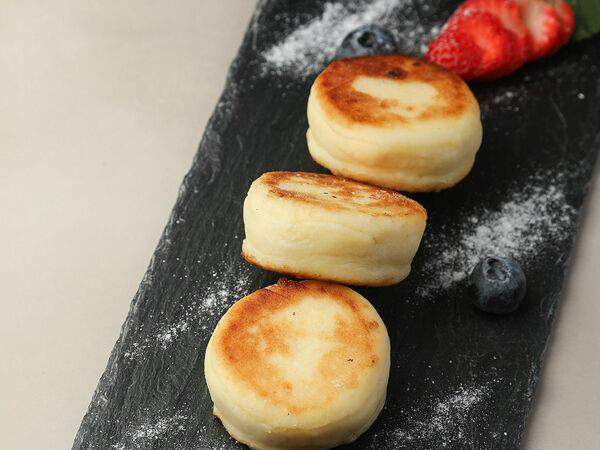 Знакомое место - Сырники со свежими ягодами