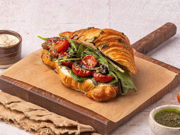 Сладкое дело - Круассан с рикоттой и вялеными томатами