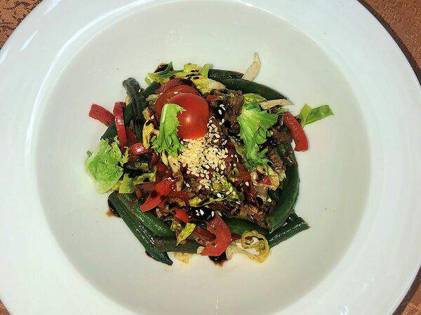 Кадриль - Теплый салат из говядины, овощей и арахиса