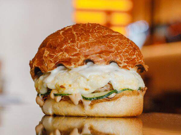 Chado Burger Bar night - Бургер Четыре сыра