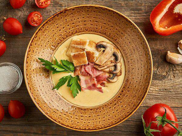 Luna lounge - Сырный суп с грибами и беконом